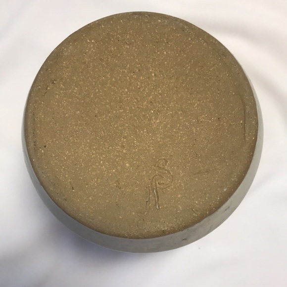 Signed Studio Art Pottery Garlic Keeper - Picture 4 of 9